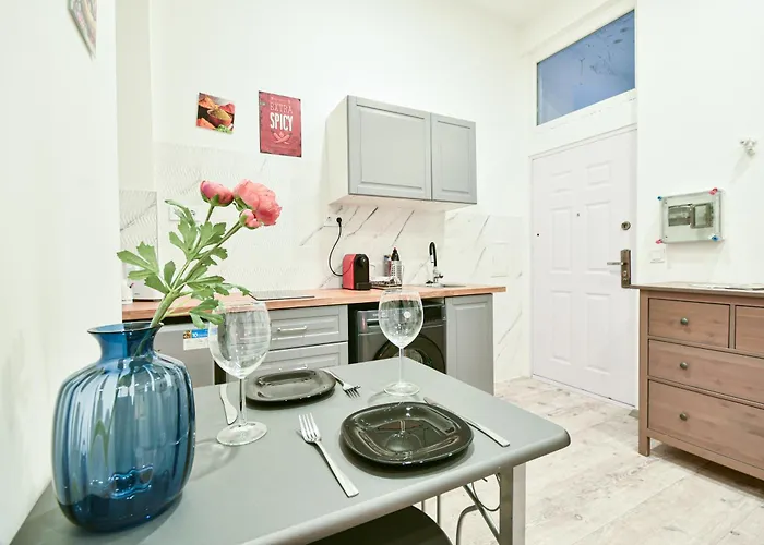 Peaceful Soho Apartment