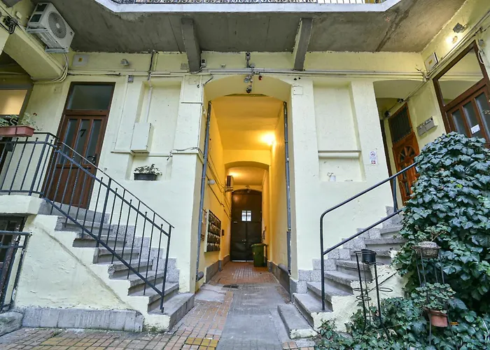 Peaceful Soho Apartment